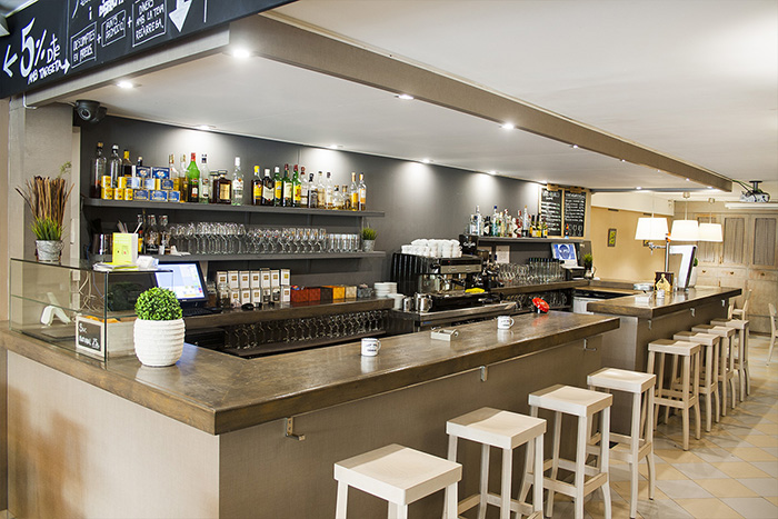 Neptu-bar-copes-barra-terrassa